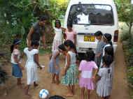 Stefanie Kessler zu Besuch im Chathura-Kinderheim in Sri Lanka 