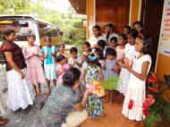 Stefanie Kessler besucht ihr Patenkind Nisansala im Chathura-Kinderheim in Sri Lanka 