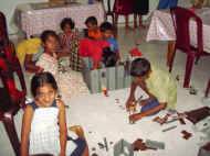 Spenden der Grundschule Ruhbank-Erlenbrunn fuer das Chathura-Kinderheim in Sri Lanka 