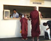 Im Zahntempel in Kandy