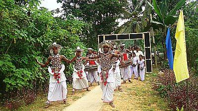 Einweihungsfeier fuer den neuen spielplatz beim chathura-kinderheim in sri lanka